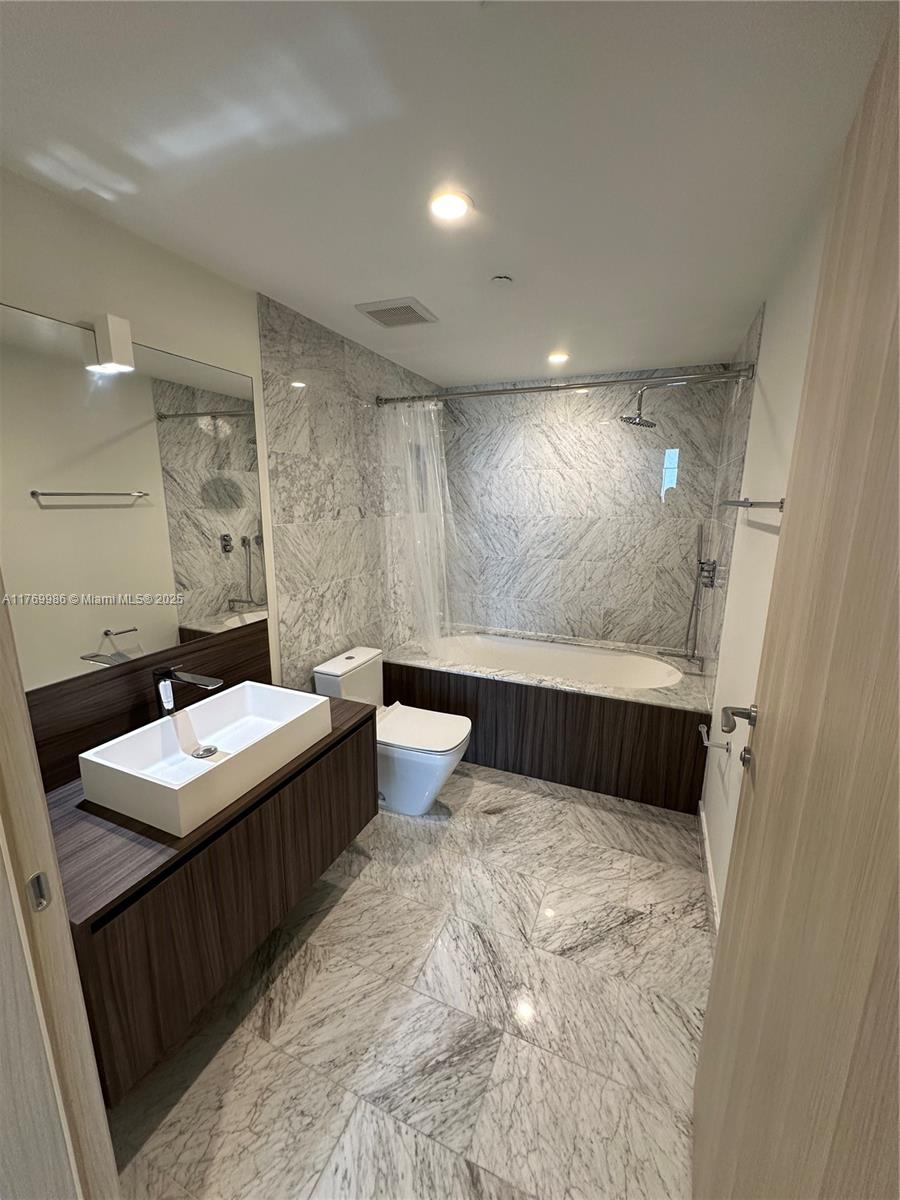 1000 Brickell Plz #2904, Miami FL 33131