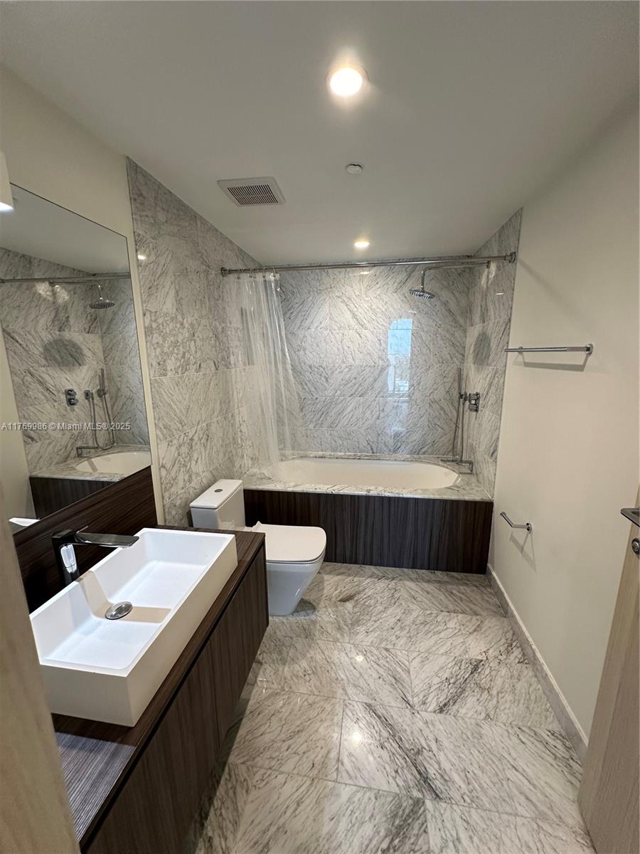 1000 Brickell Plz #2904, Miami FL 33131