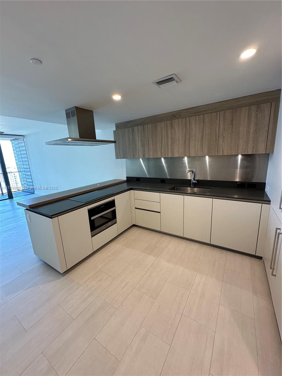 1000 Brickell Plz #2904, Miami FL 33131