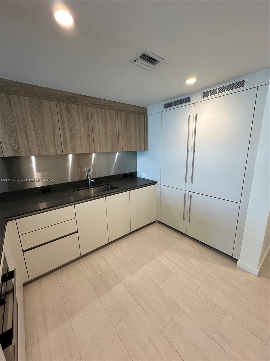 1000 Brickell Plz #2904, Miami FL 33131