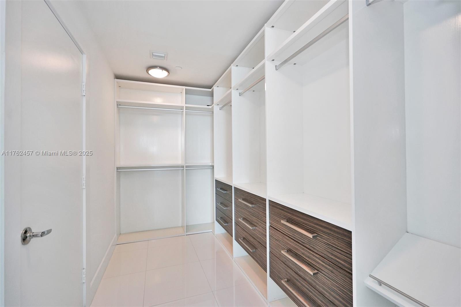 900 Biscayne Blvd #5510, Miami FL 33132