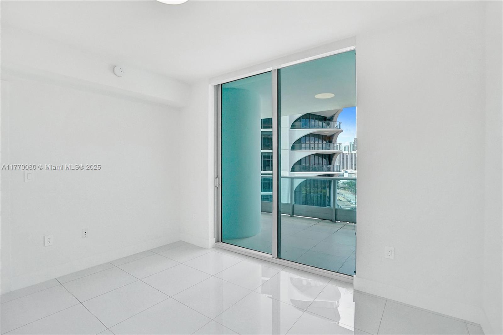 900 Biscayne Blvd #1808, Miami FL 33132