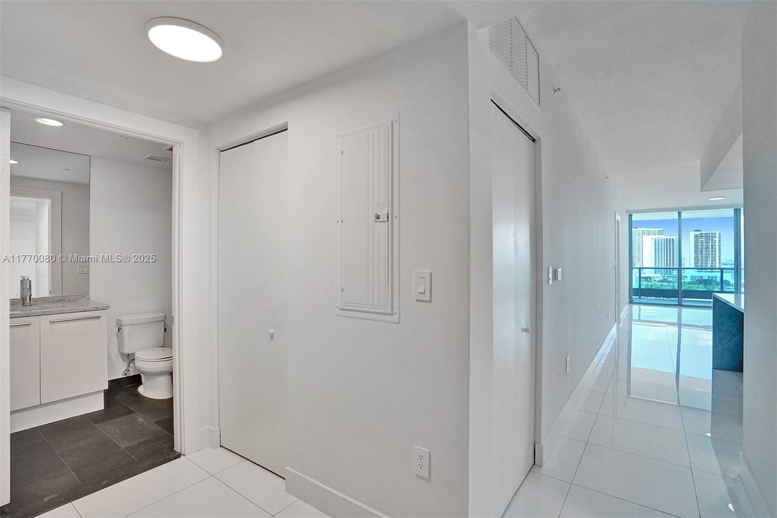 900 Biscayne Blvd #1808, Miami FL 33132