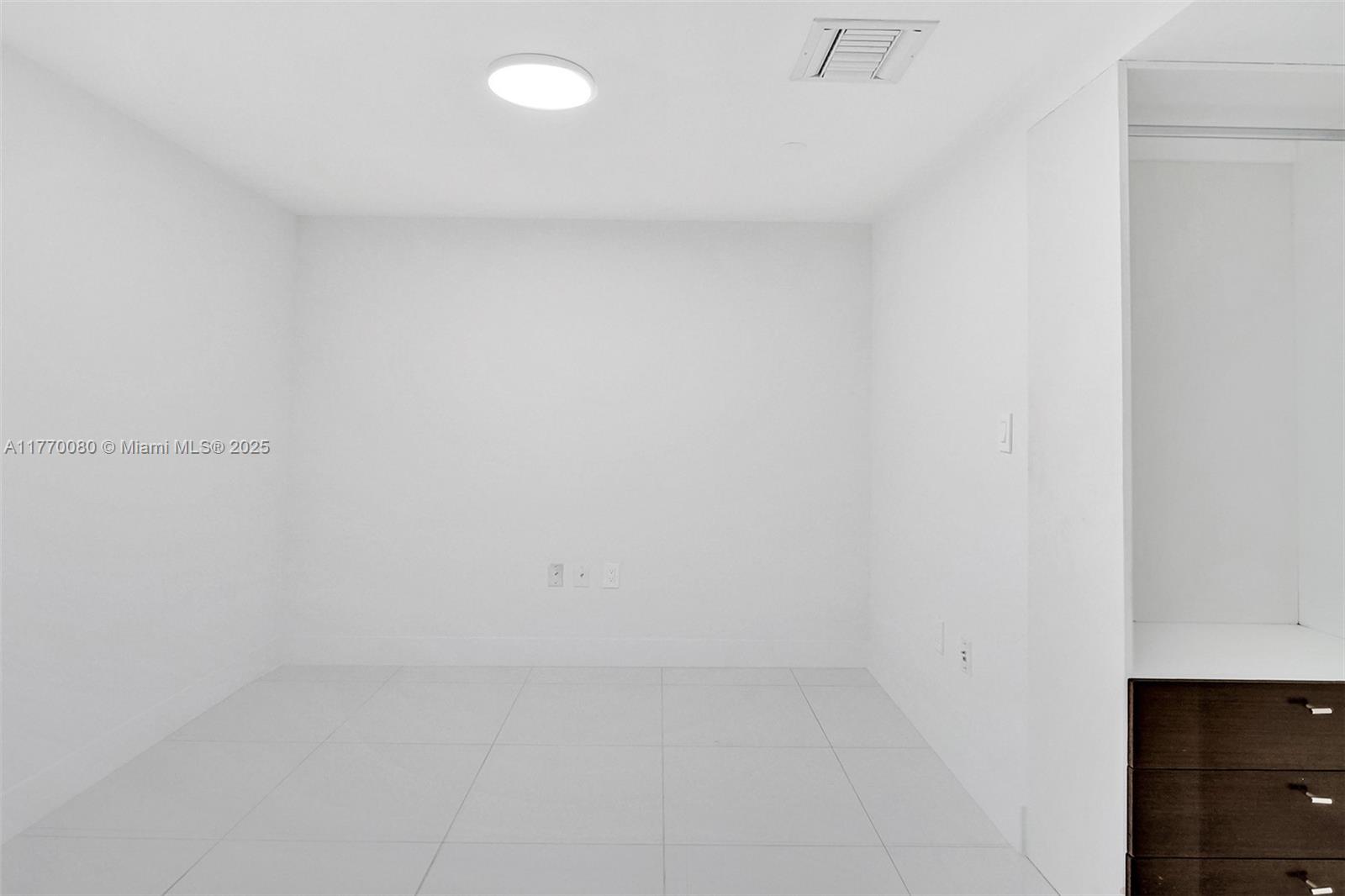 900 Biscayne Blvd #1808, Miami FL 33132