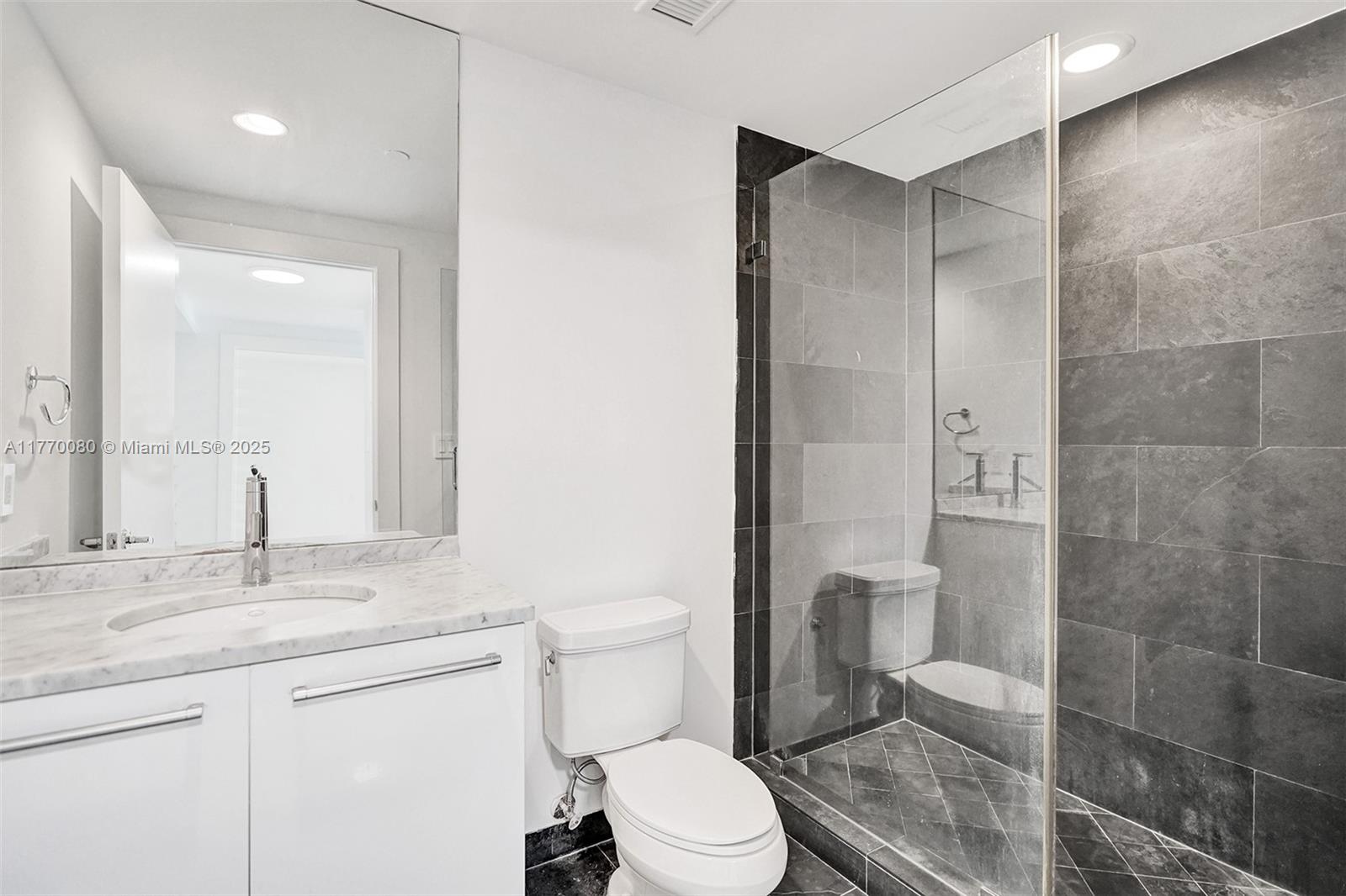 900 Biscayne Blvd #1808, Miami FL 33132