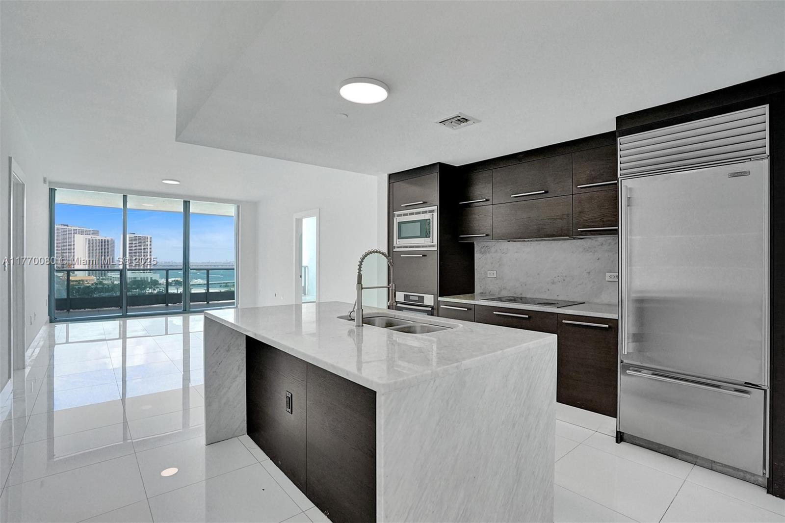 900 Biscayne Blvd #1808, Miami FL 33132