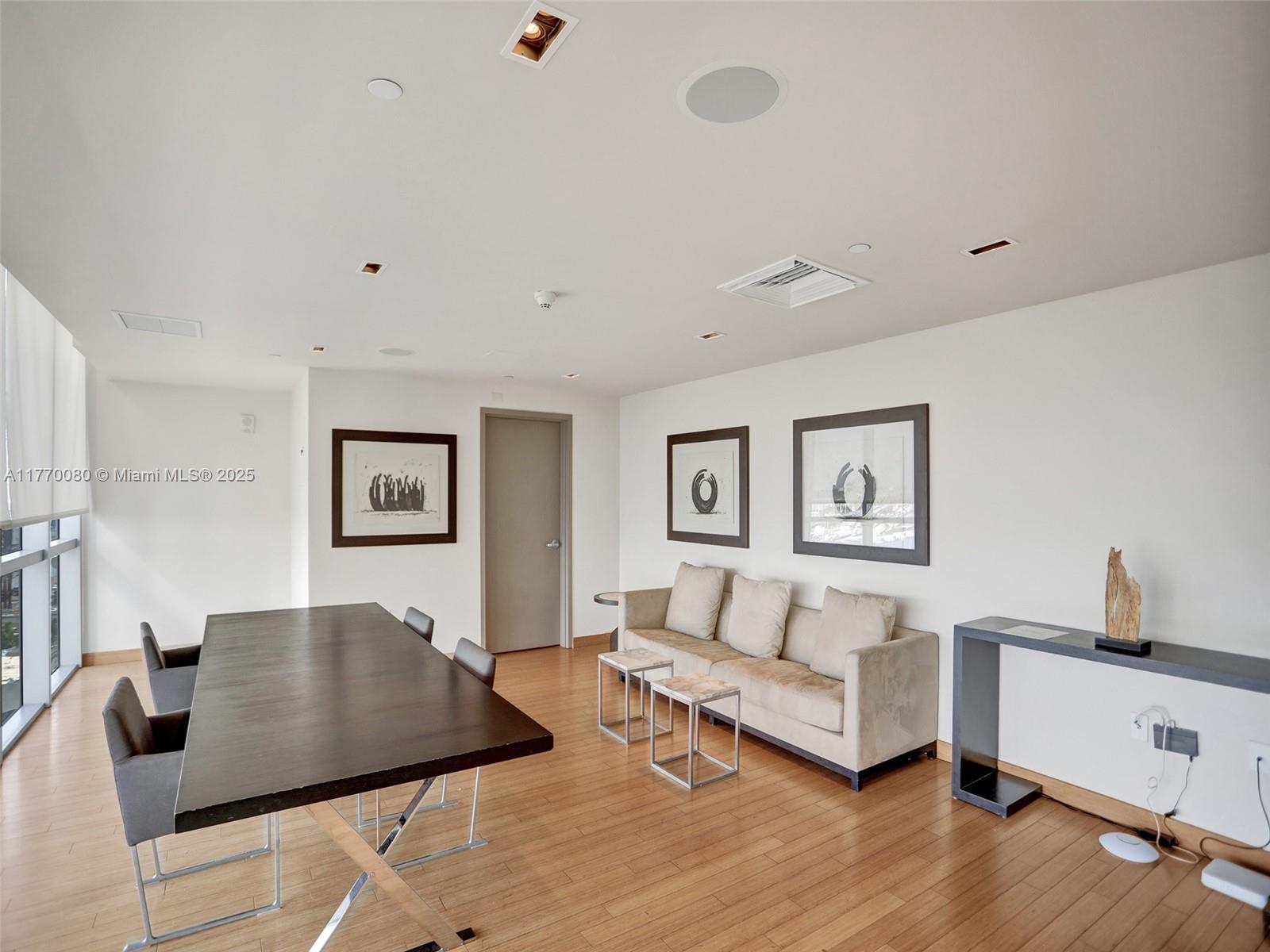 900 Biscayne Blvd #1808, Miami FL 33132