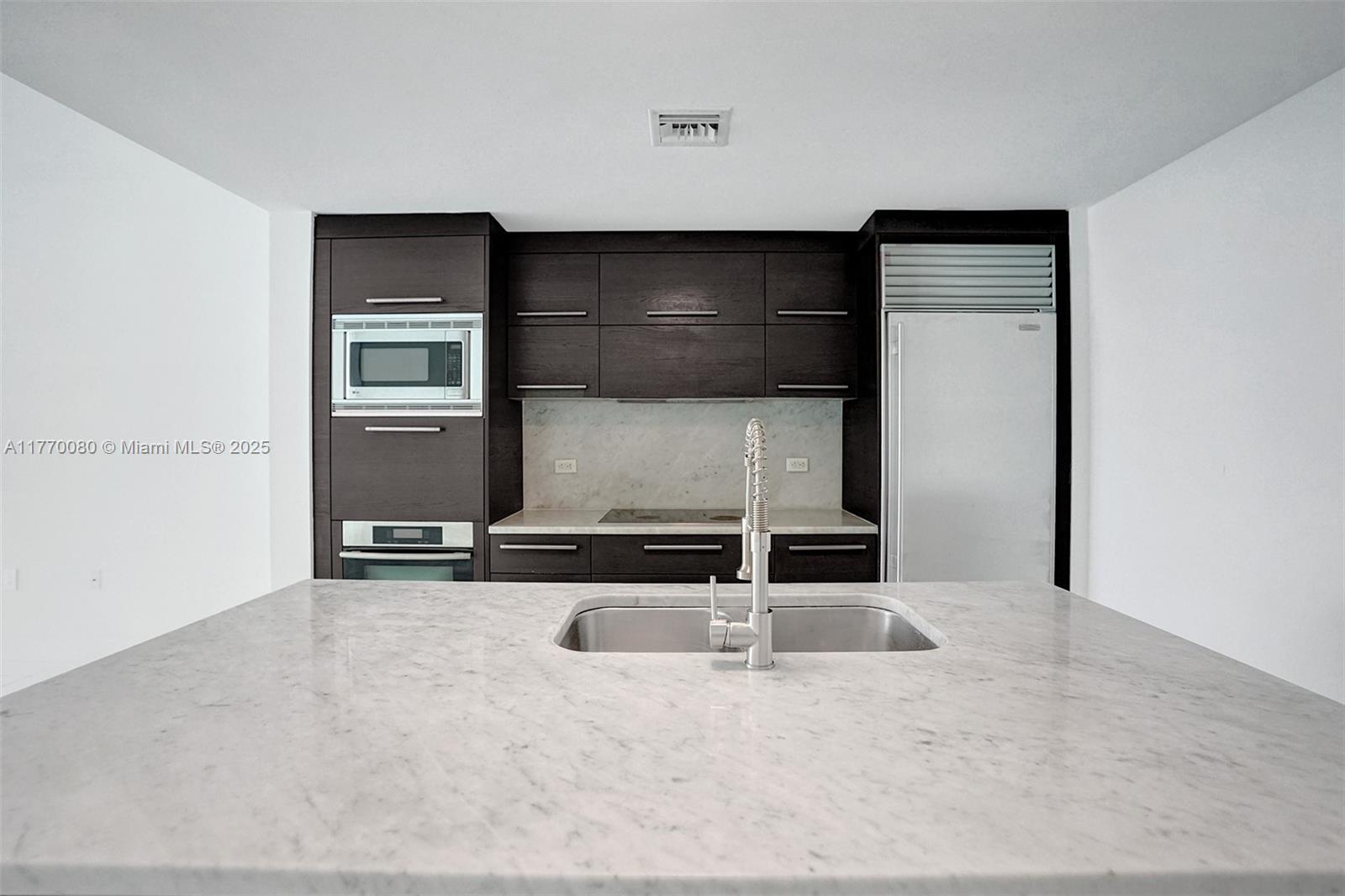 900 Biscayne Blvd #1808, Miami FL 33132