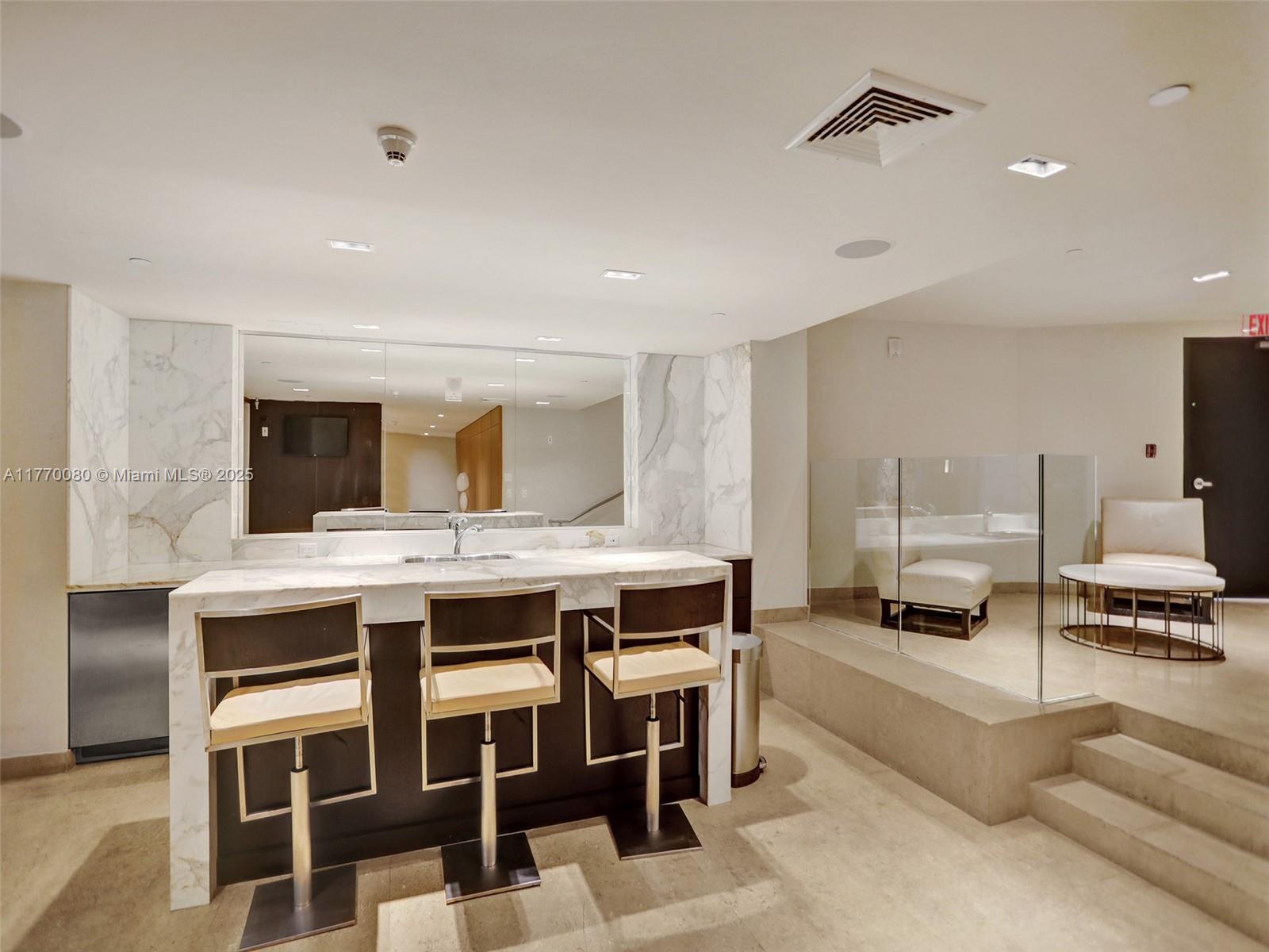 900 Biscayne Blvd #1808, Miami FL 33132