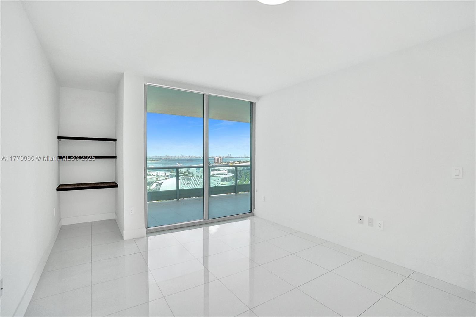 900 Biscayne Blvd #1808, Miami FL 33132