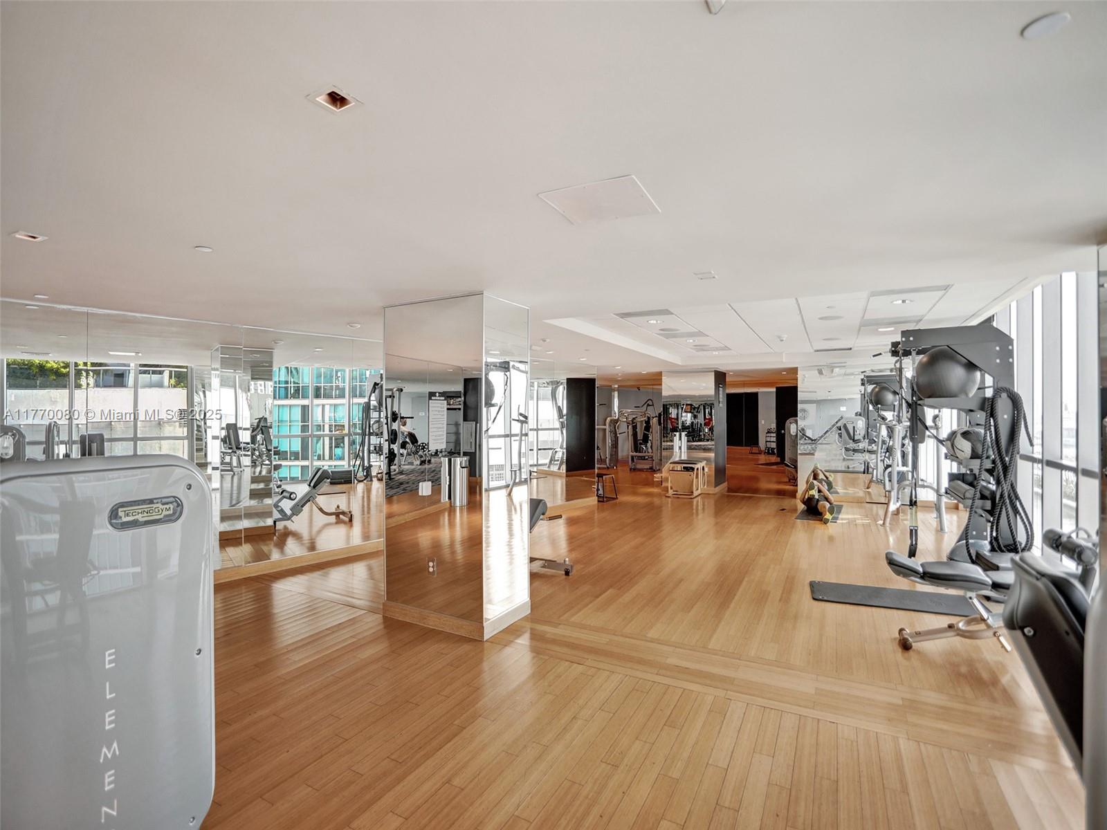 900 Biscayne Blvd #1808, Miami FL 33132