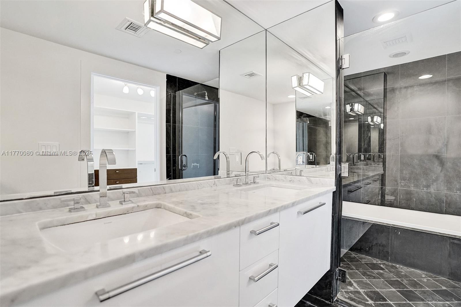900 Biscayne Blvd #1808, Miami FL 33132