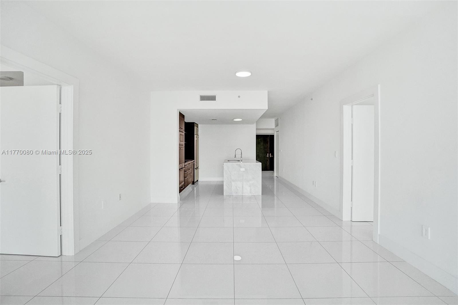 900 Biscayne Blvd #1808, Miami FL 33132