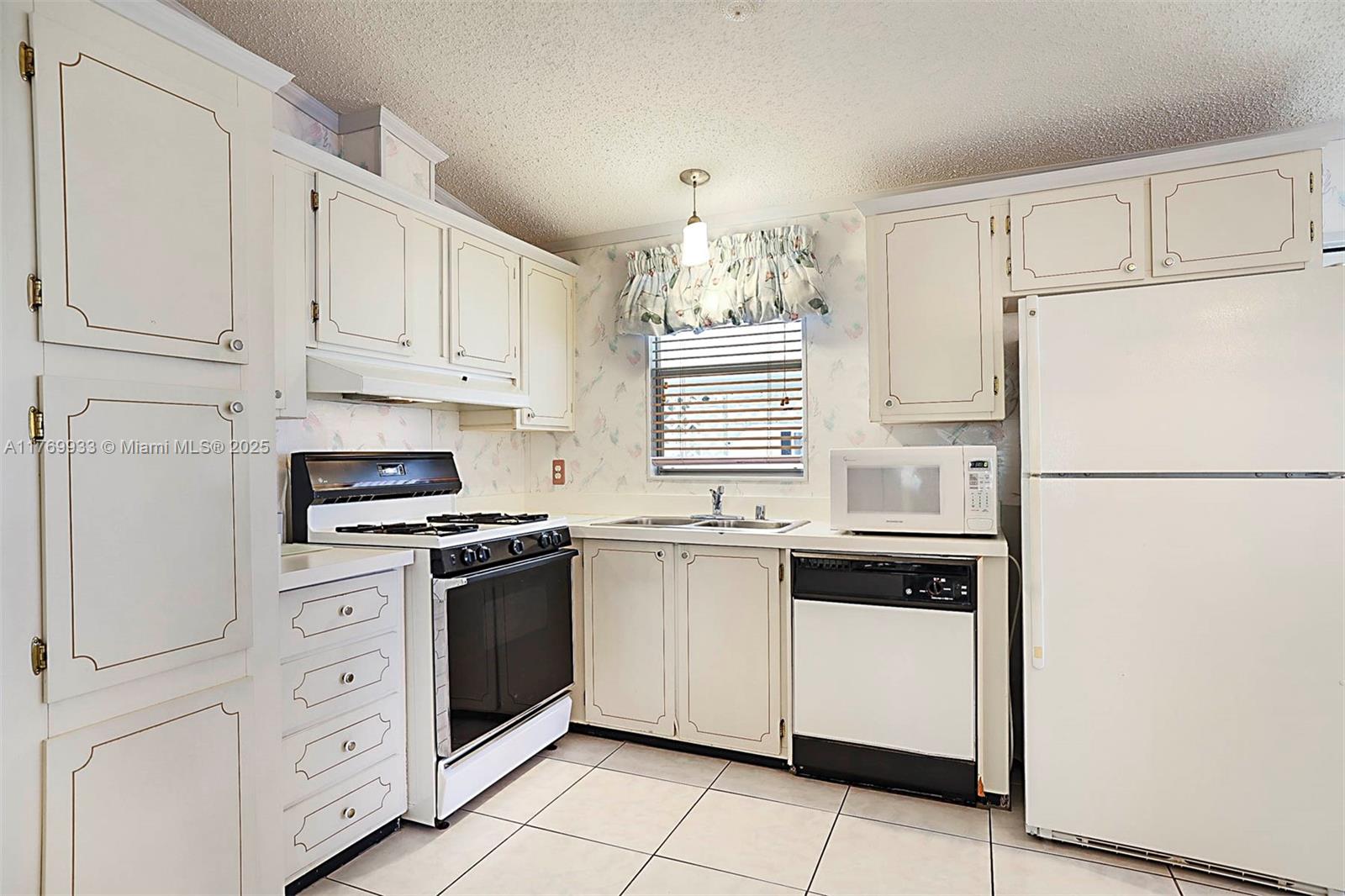 102 Lake Shore Dr, Pembroke Park, Florida image 16