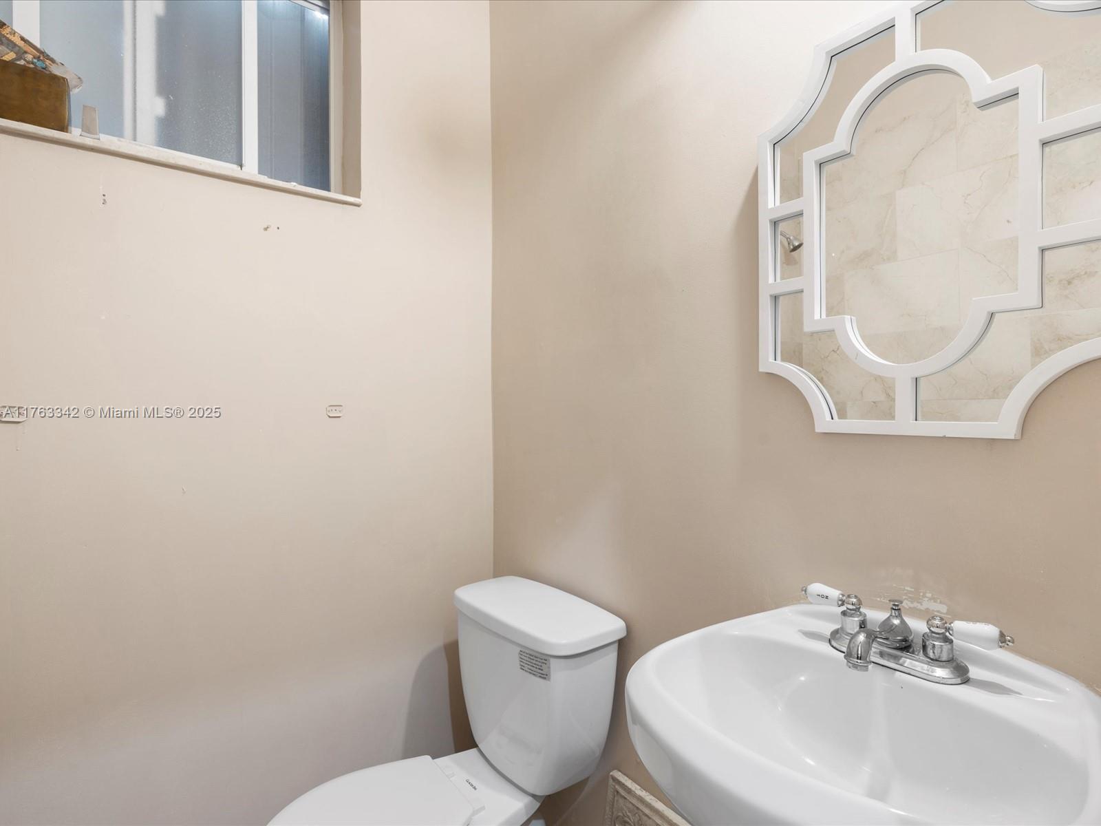 9457 Carlyle Ave, Surfside, Florida image 18