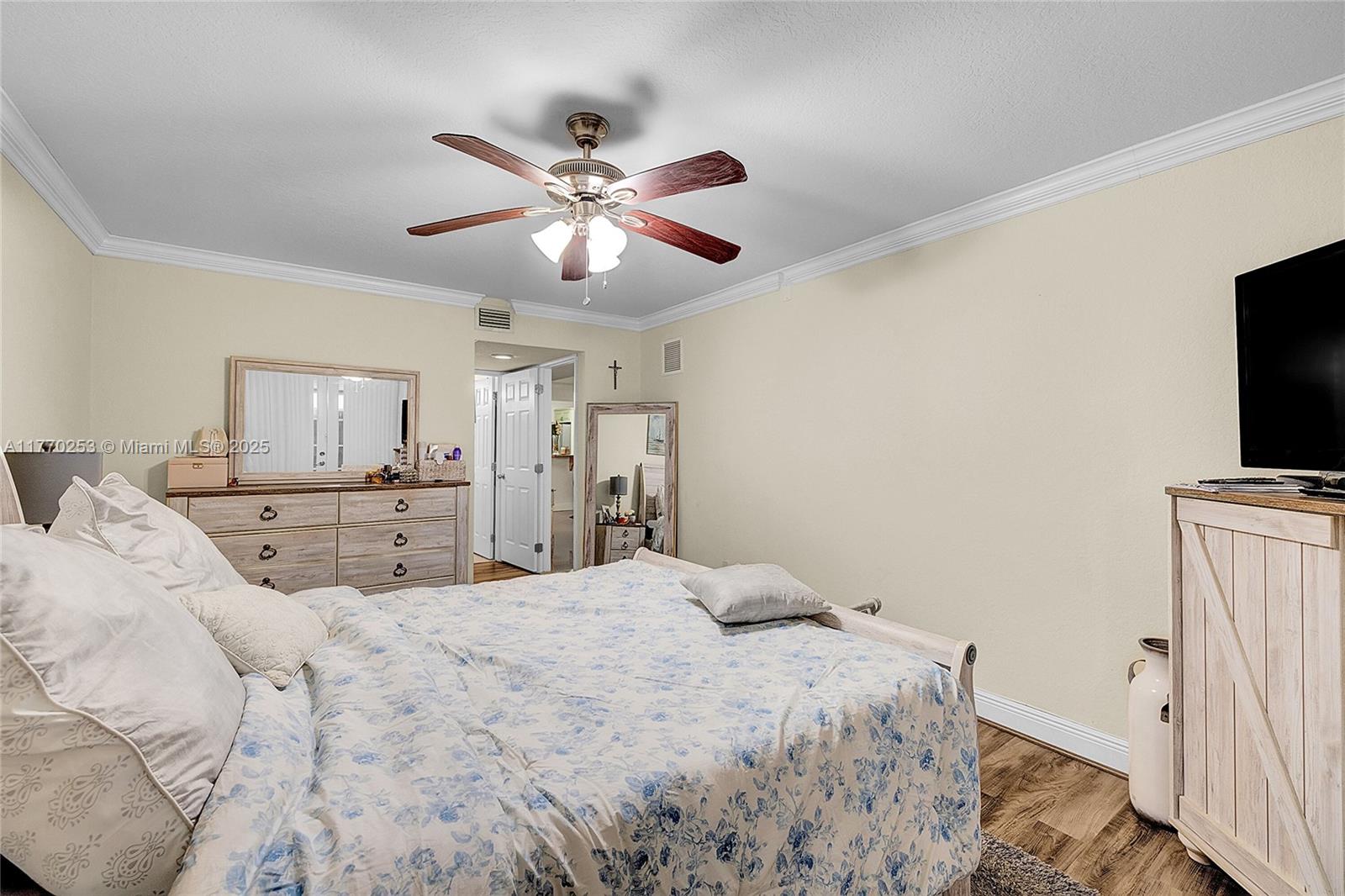Listing Photo 15