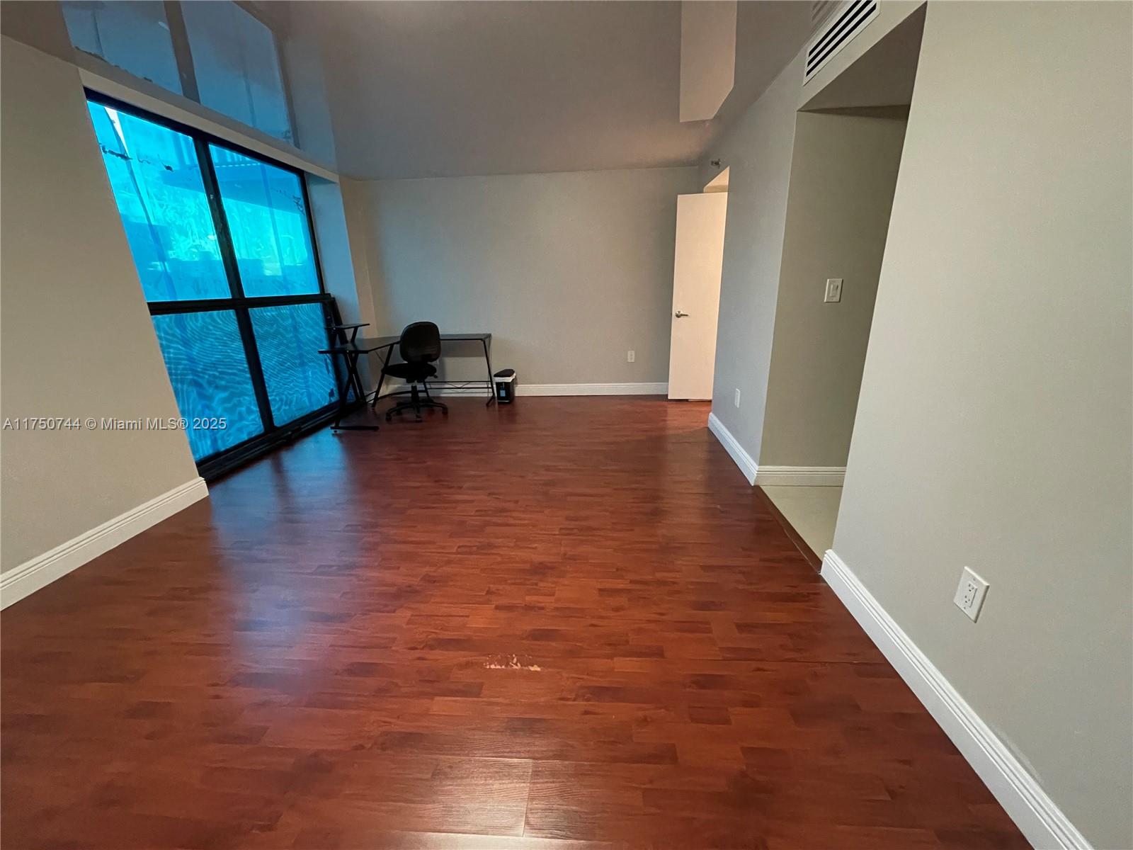 Listing Photo 9