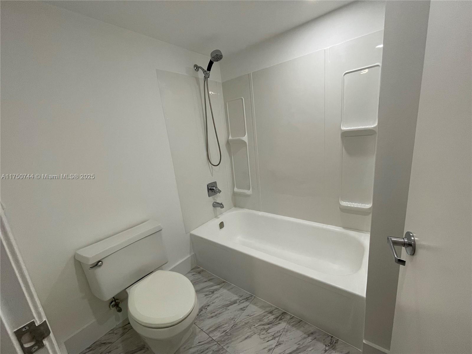 Listing Photo 12