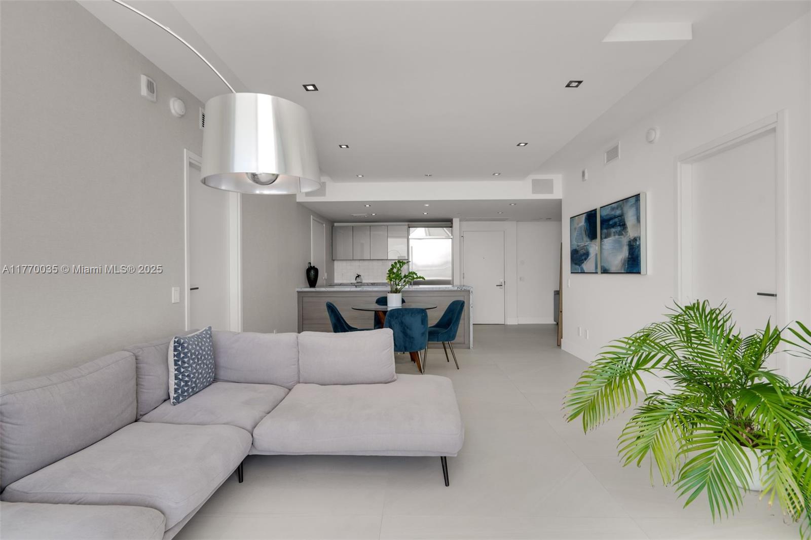 1300 Brickell Bay Dr #3403, Miami FL 33131