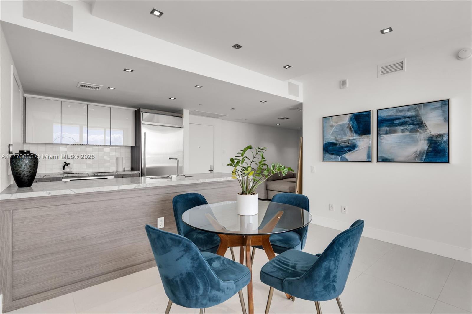 1300 Brickell Bay Dr #3403, Miami FL 33131