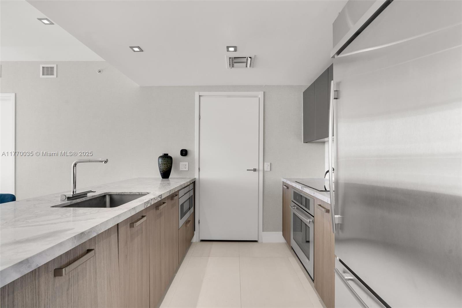 1300 Brickell Bay Dr #3403, Miami FL 33131