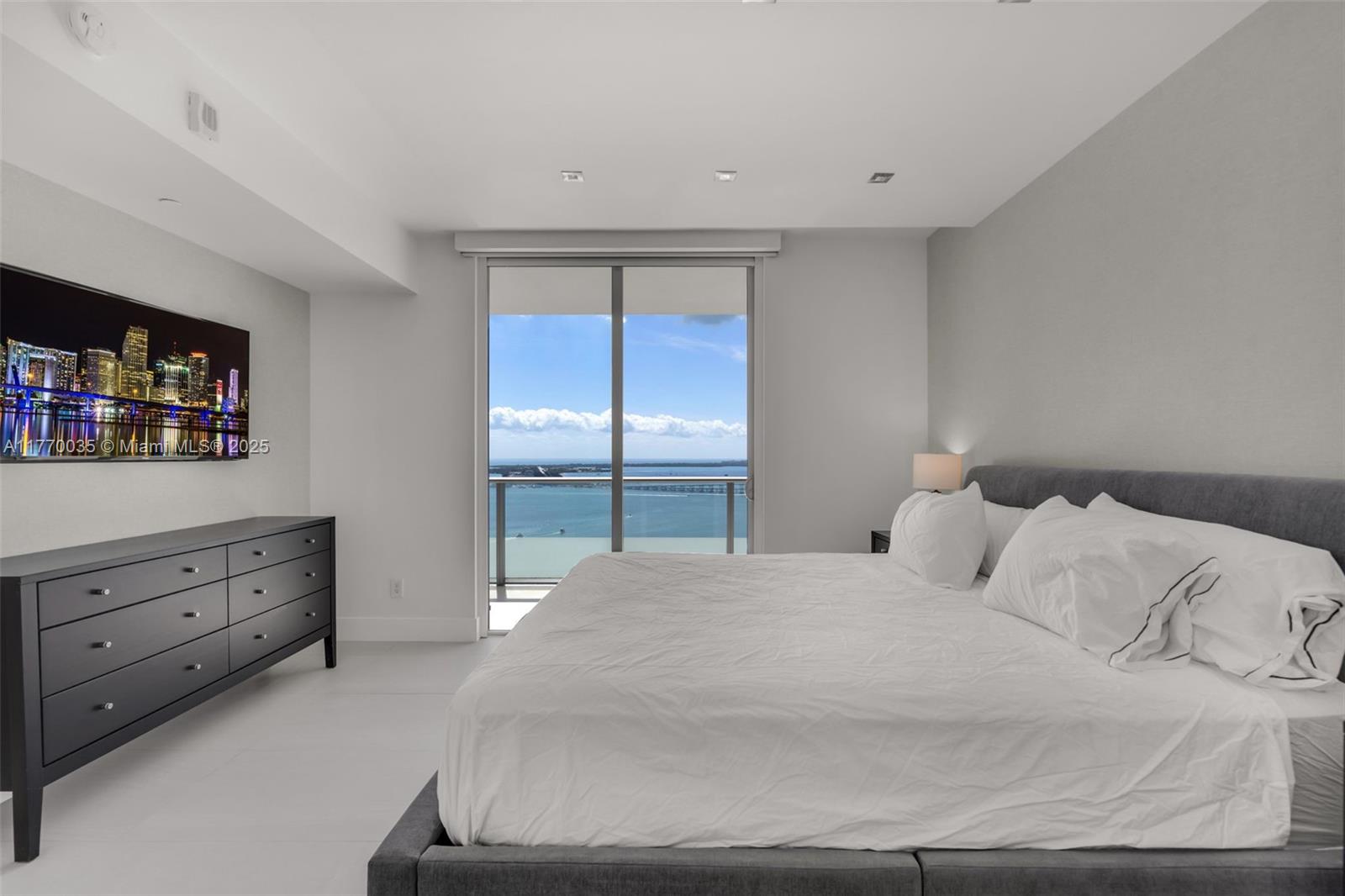 1300 Brickell Bay Dr #3403, Miami FL 33131