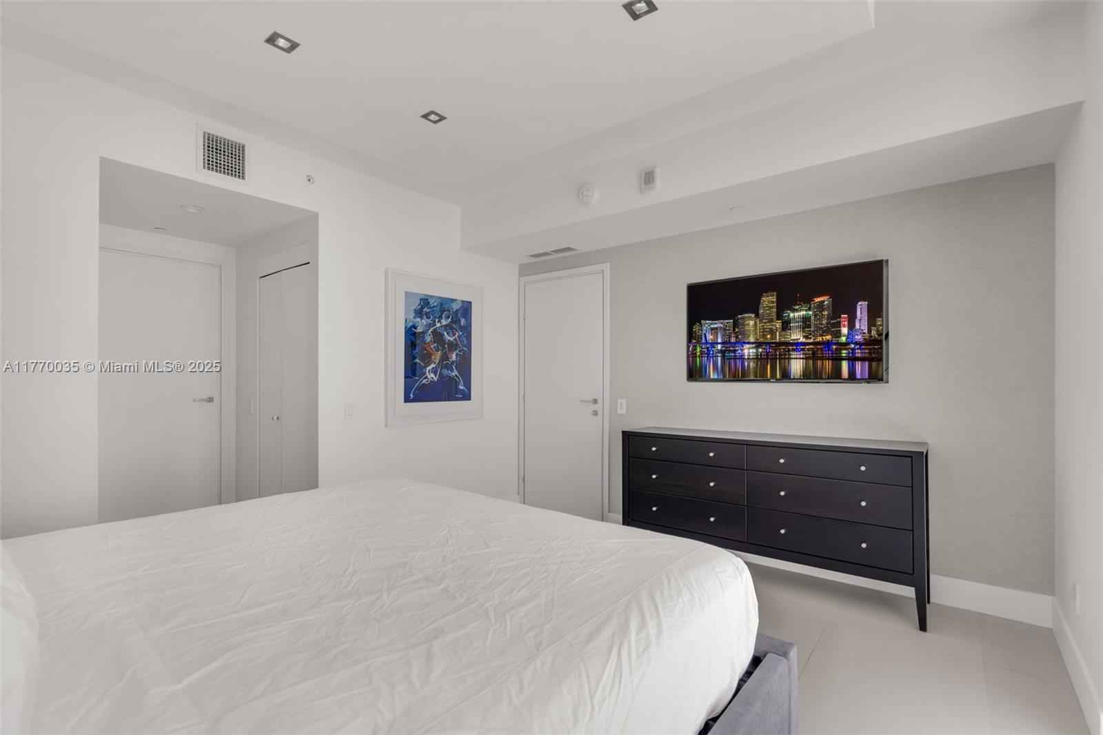 1300 Brickell Bay Dr #3403, Miami FL 33131