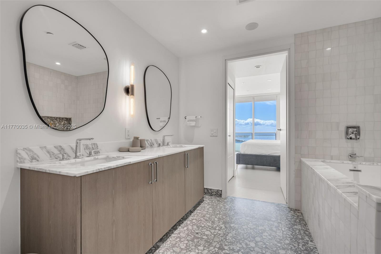 1300 Brickell Bay Dr #3403, Miami FL 33131