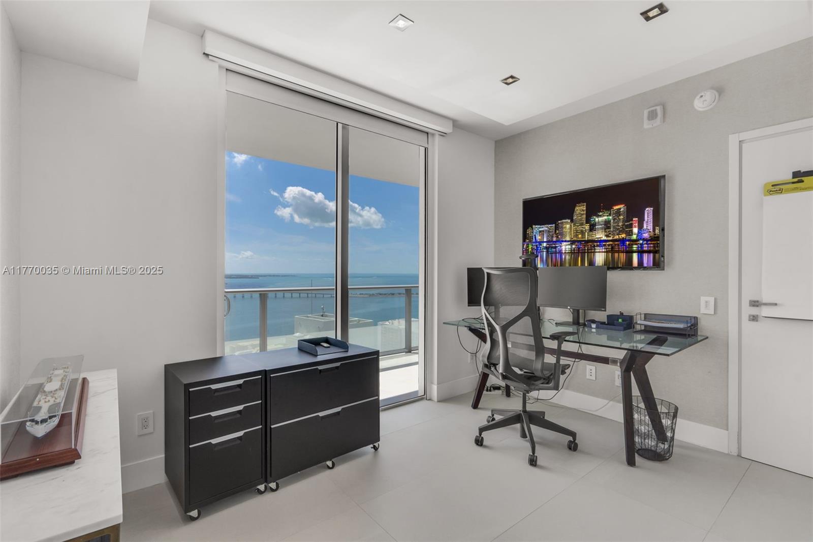 1300 Brickell Bay Dr #3403, Miami FL 33131