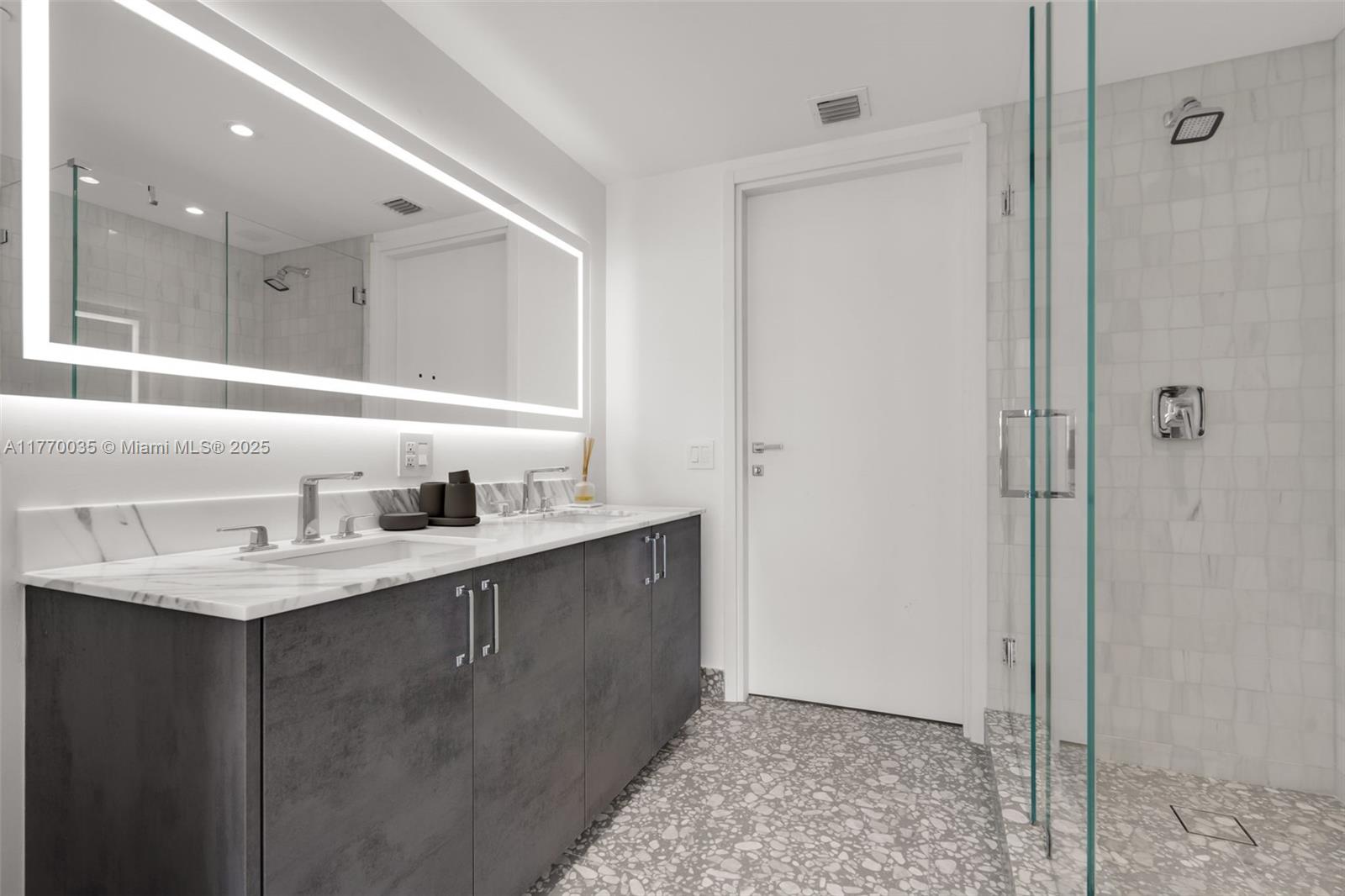1300 Brickell Bay Dr #3403, Miami FL 33131