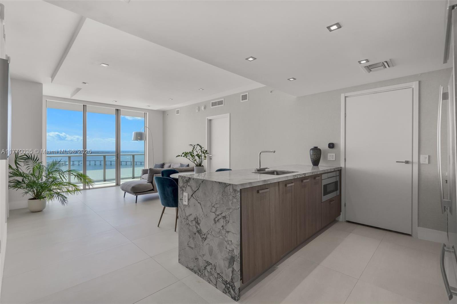 1300 Brickell Bay Dr #3403, Miami FL 33131