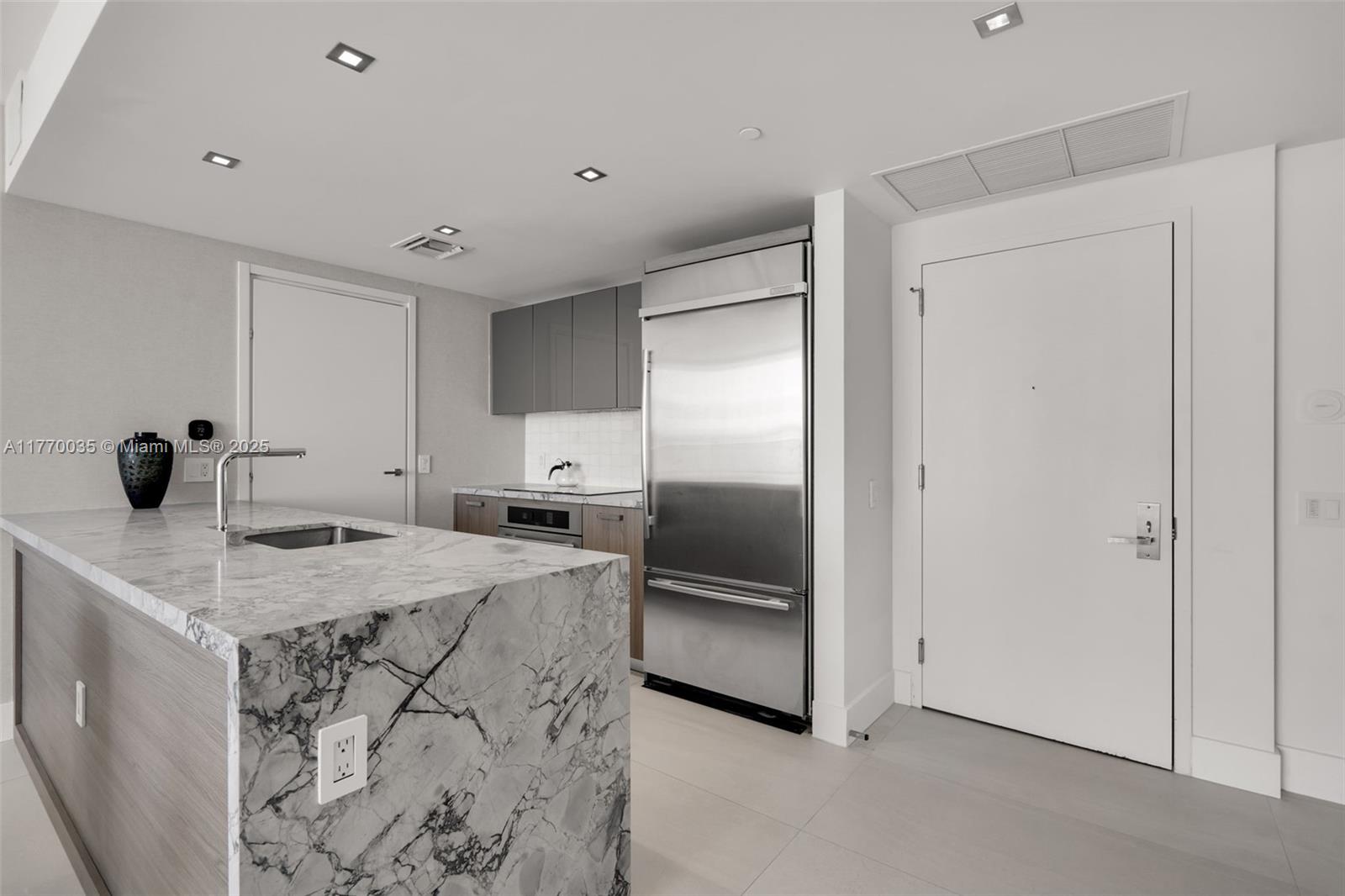 1300 Brickell Bay Dr #3403, Miami FL 33131