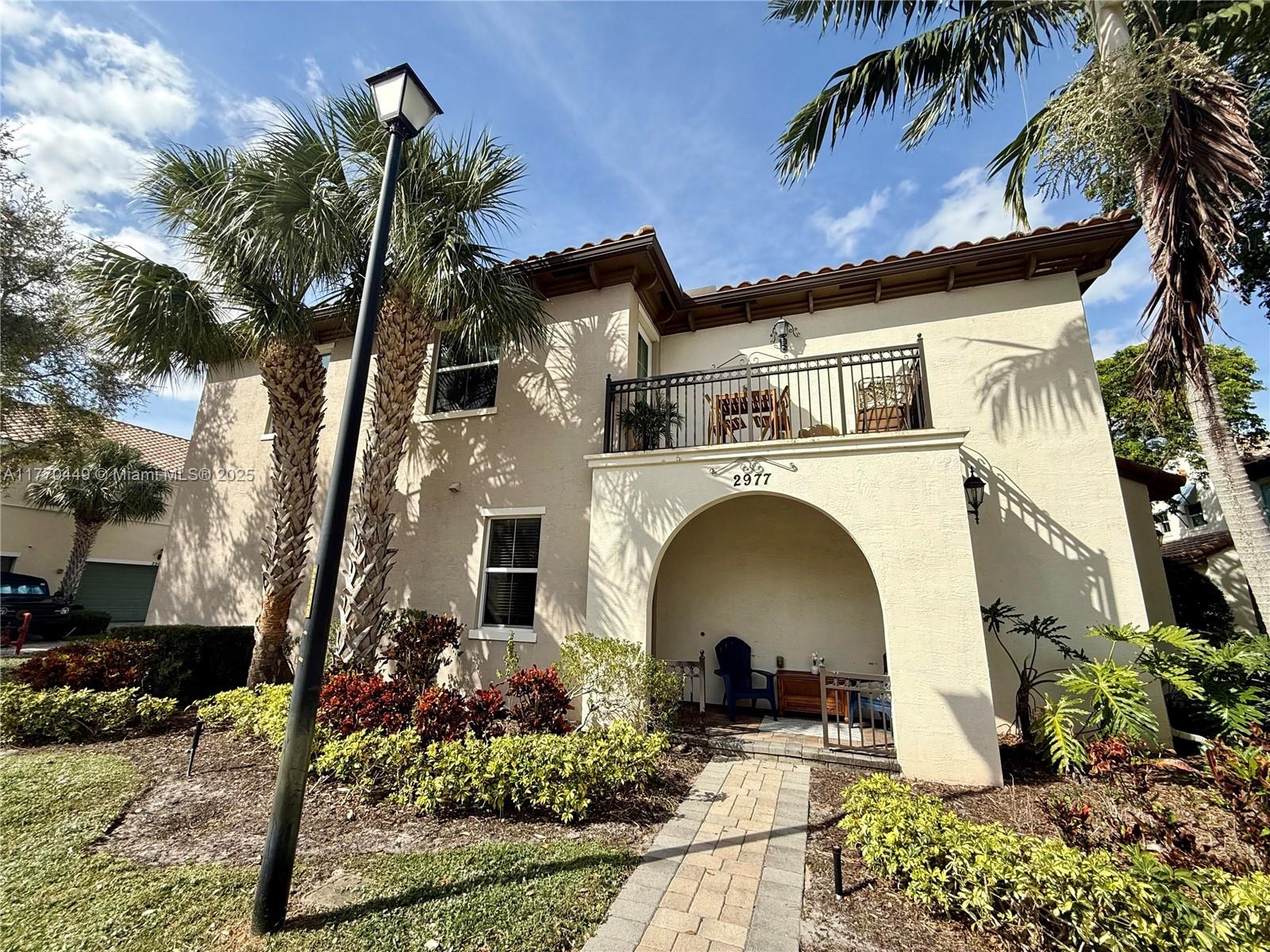 2977 St John Dr, Cooper City, Florida image 2