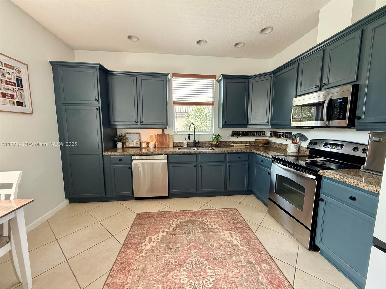 2977 St John Dr, Cooper City, Florida image 6