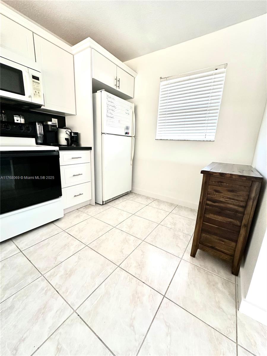 8300 Sands Point Blvd #K306, Tamarac, Florida image 8