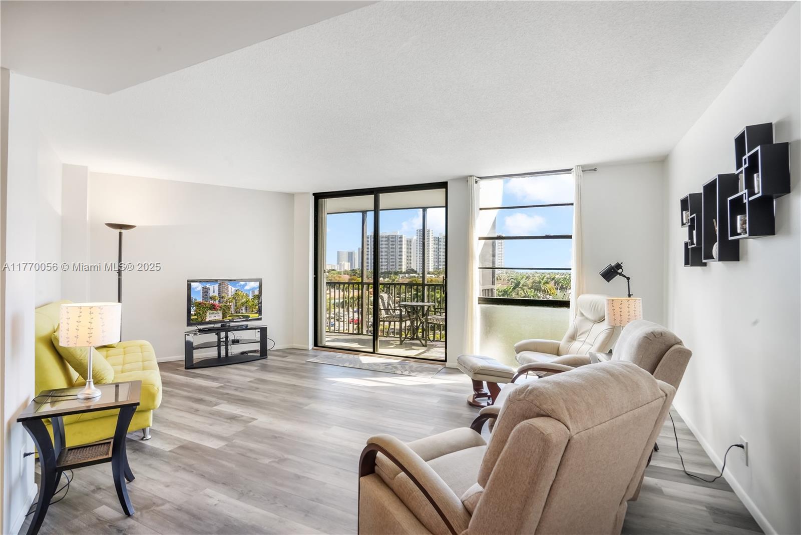 3475 N Country Club Dr #818, Aventura, Florida image 4