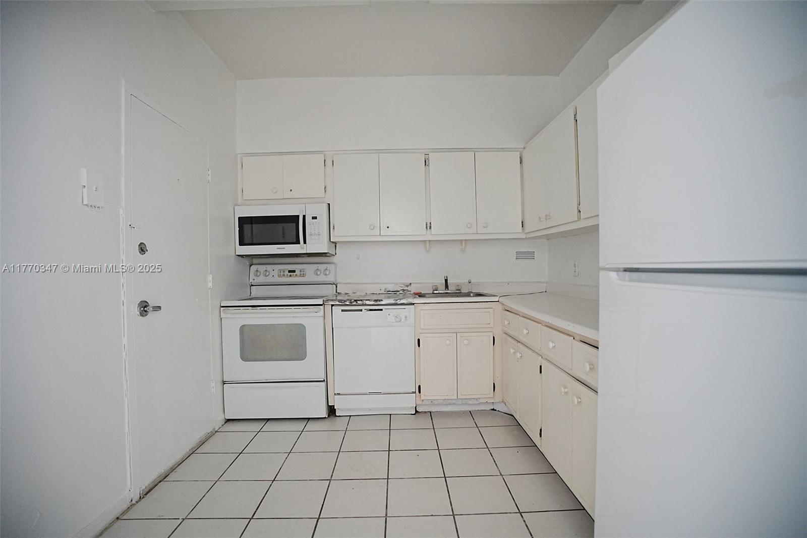 1455 N Treasure Dr #1R, North Bay Village, Florida image 2