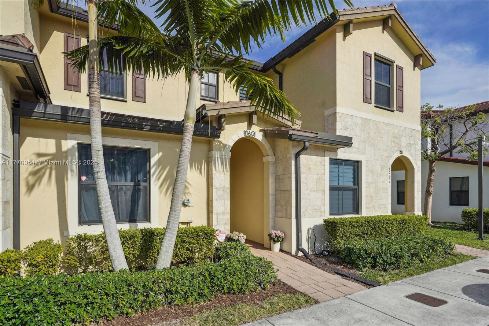 10601 W 33rd Way  For Sale A11770054, FL