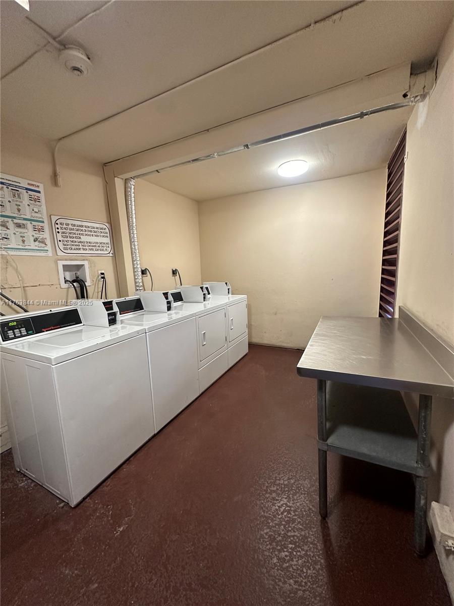 3301 N Country Club Dr #110, Aventura, Florida image 20