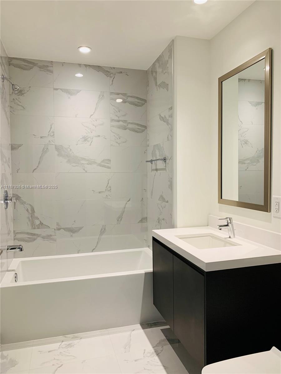 851 NE 1st Ave #3905, Miami FL 33132