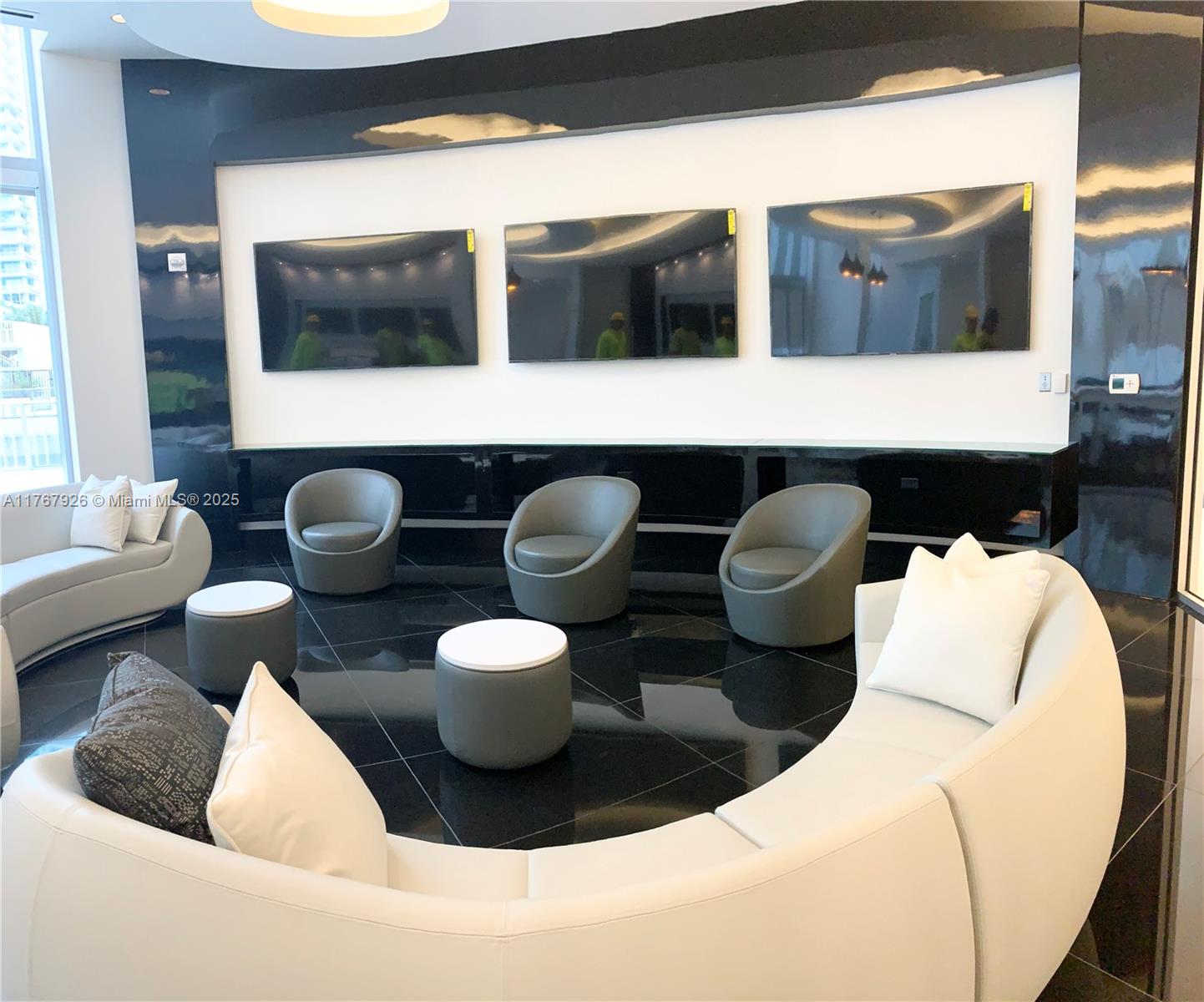 851 NE 1st Ave #3905, Miami FL 33132