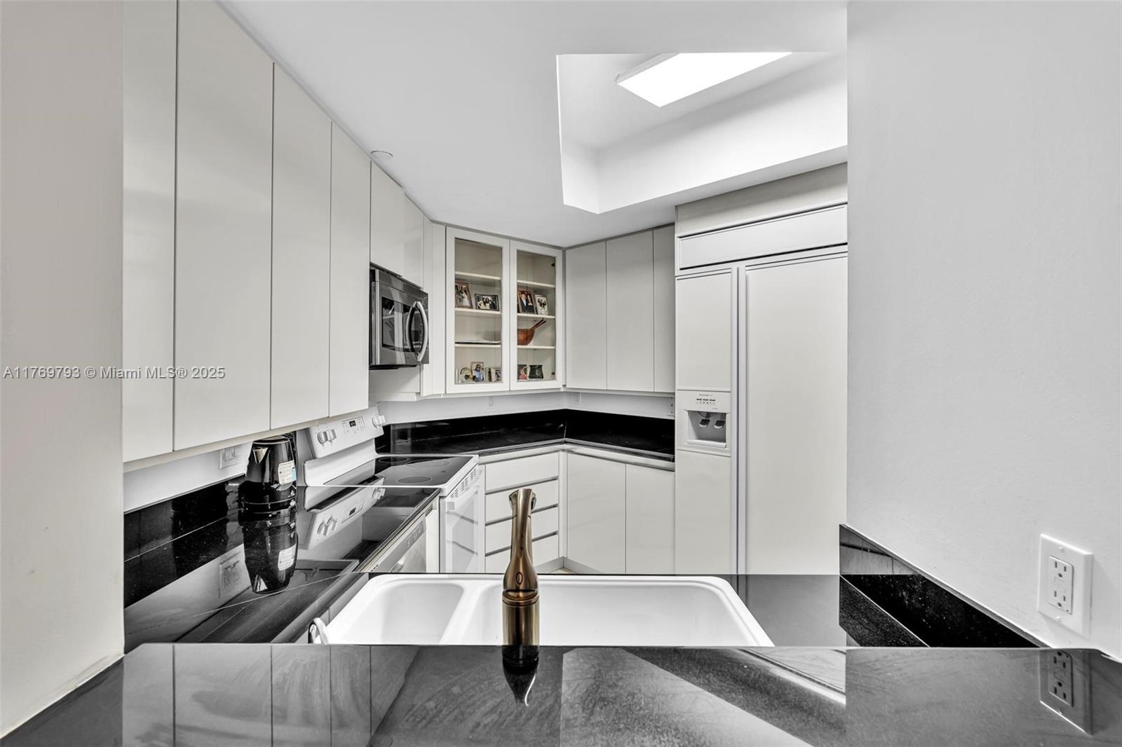 21050 Point Pl #302, Aventura, Florida image 21