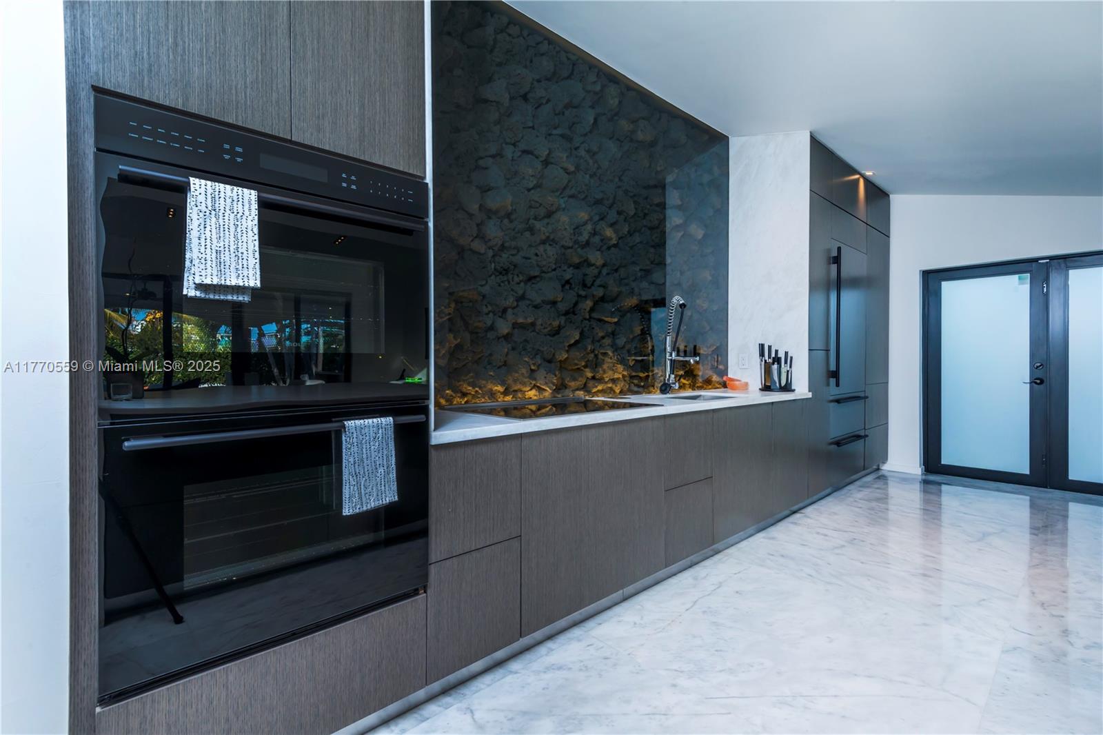 7805 Noremac Ave, Miami Beach, Florida image 15
