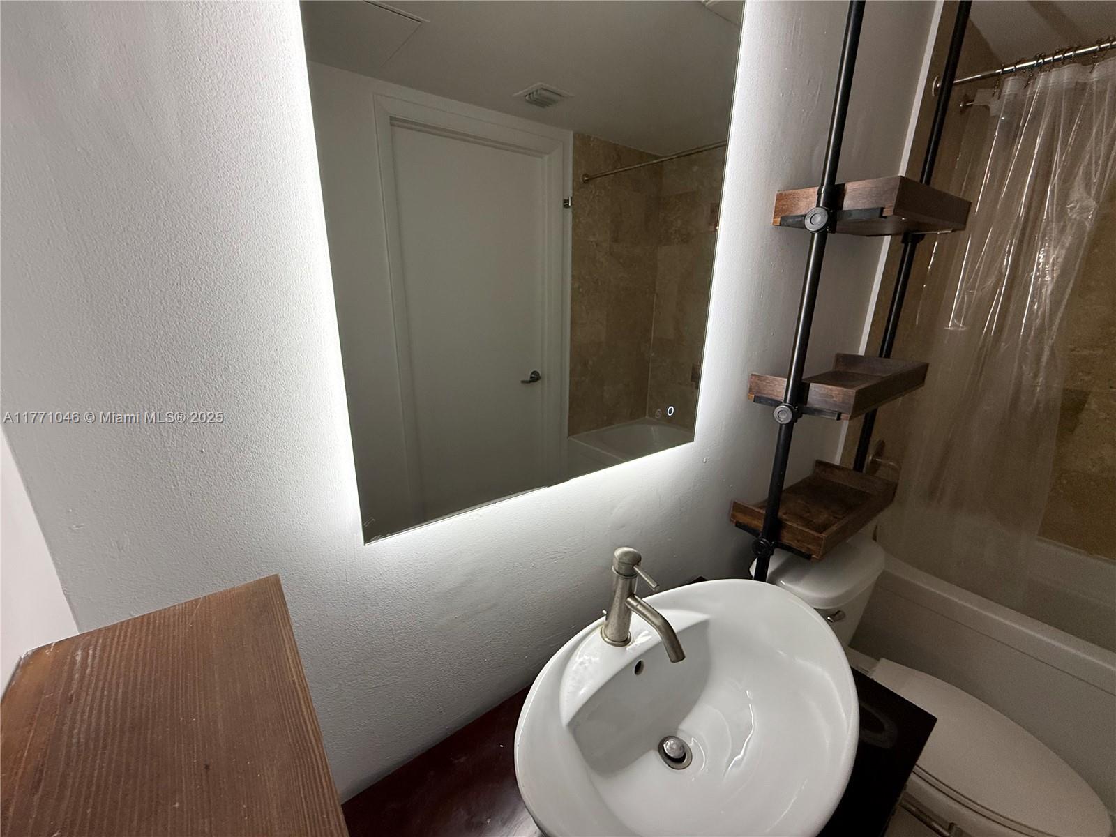 350 S Miami Ave #2410, Miami FL 33130