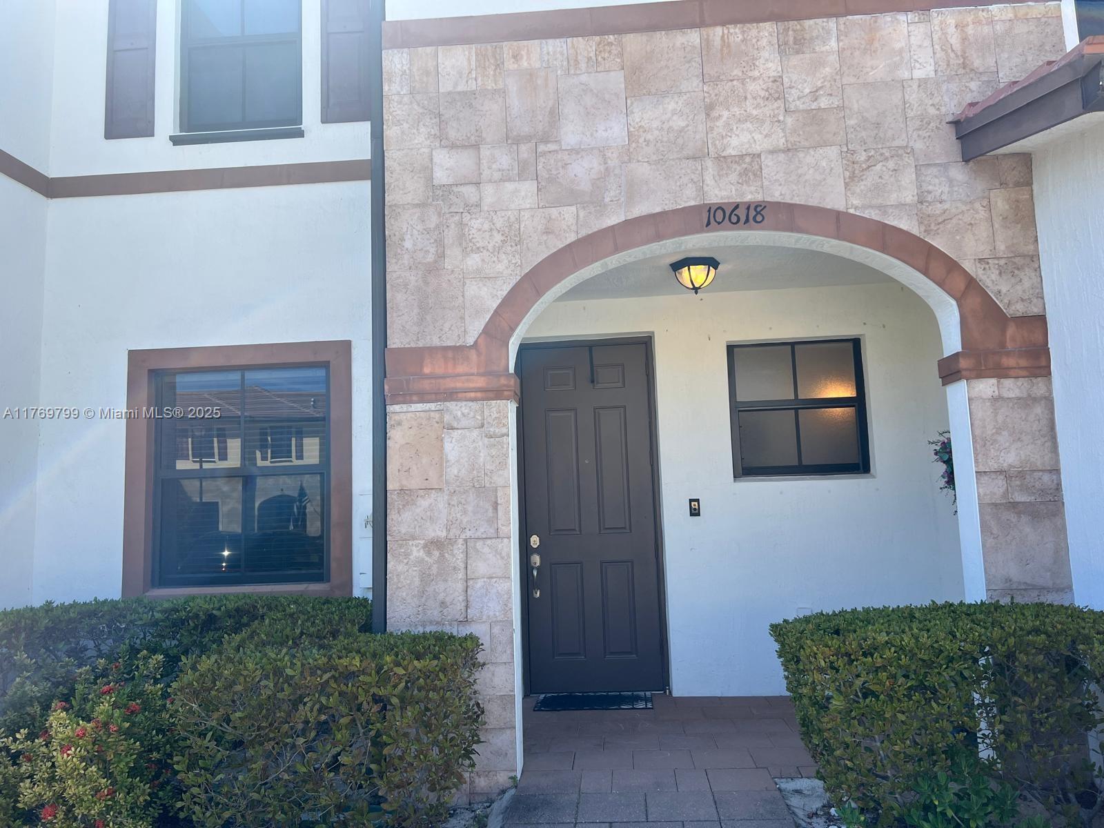 10618 W 33rd Way #10618, Hialeah, Florida image 6