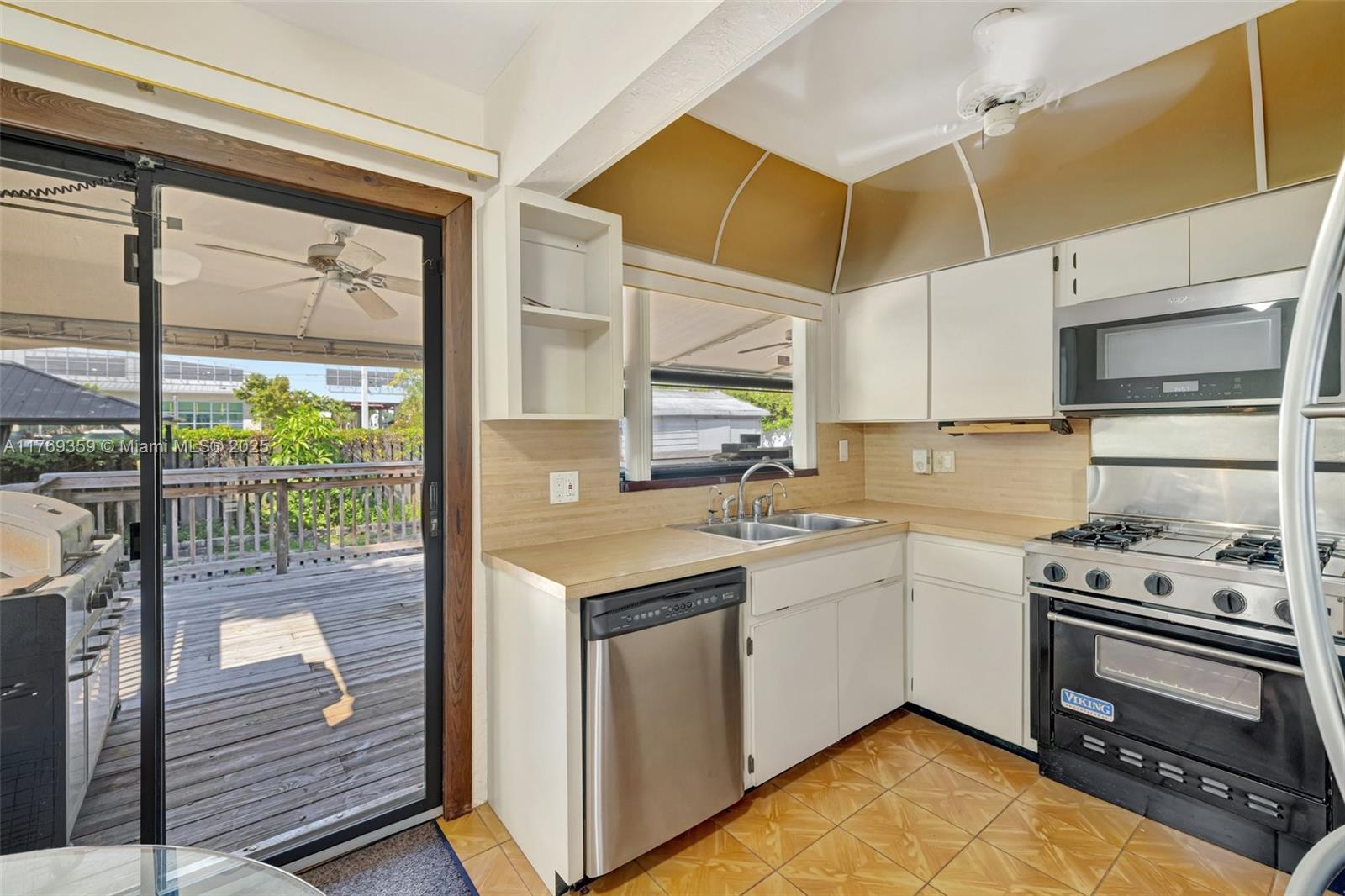 217 SE 10th St, Fort Lauderdale, Florida image 11