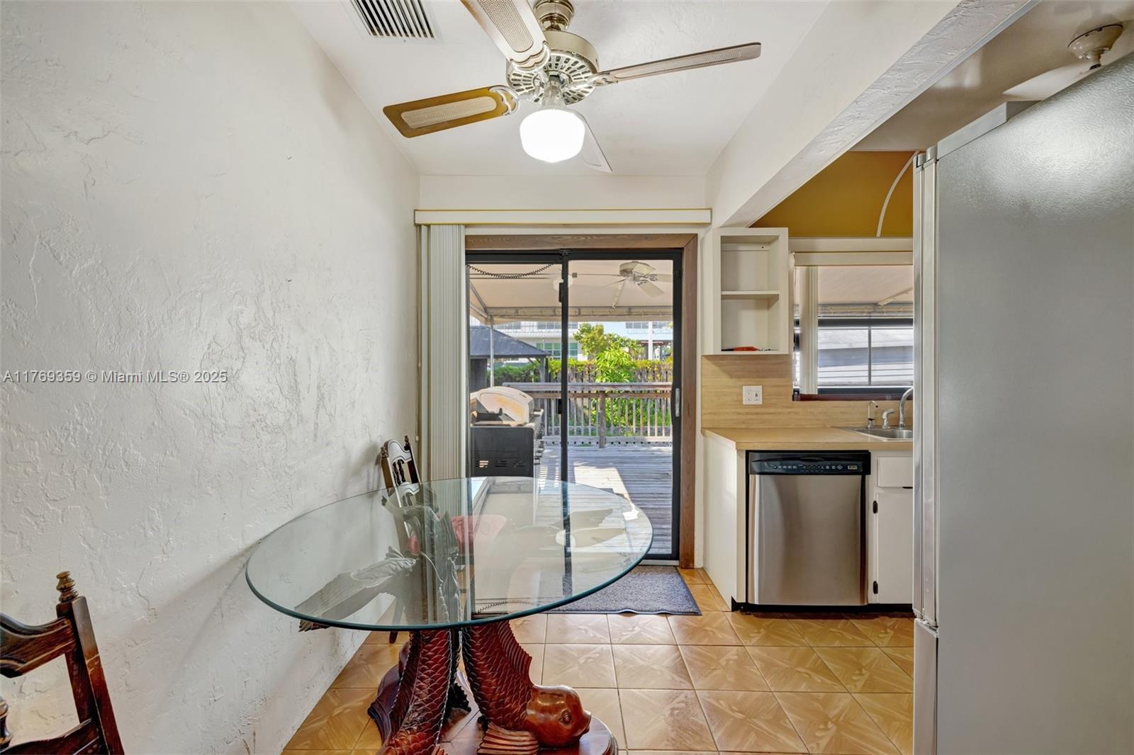 217 SE 10th St, Fort Lauderdale, Florida image 13