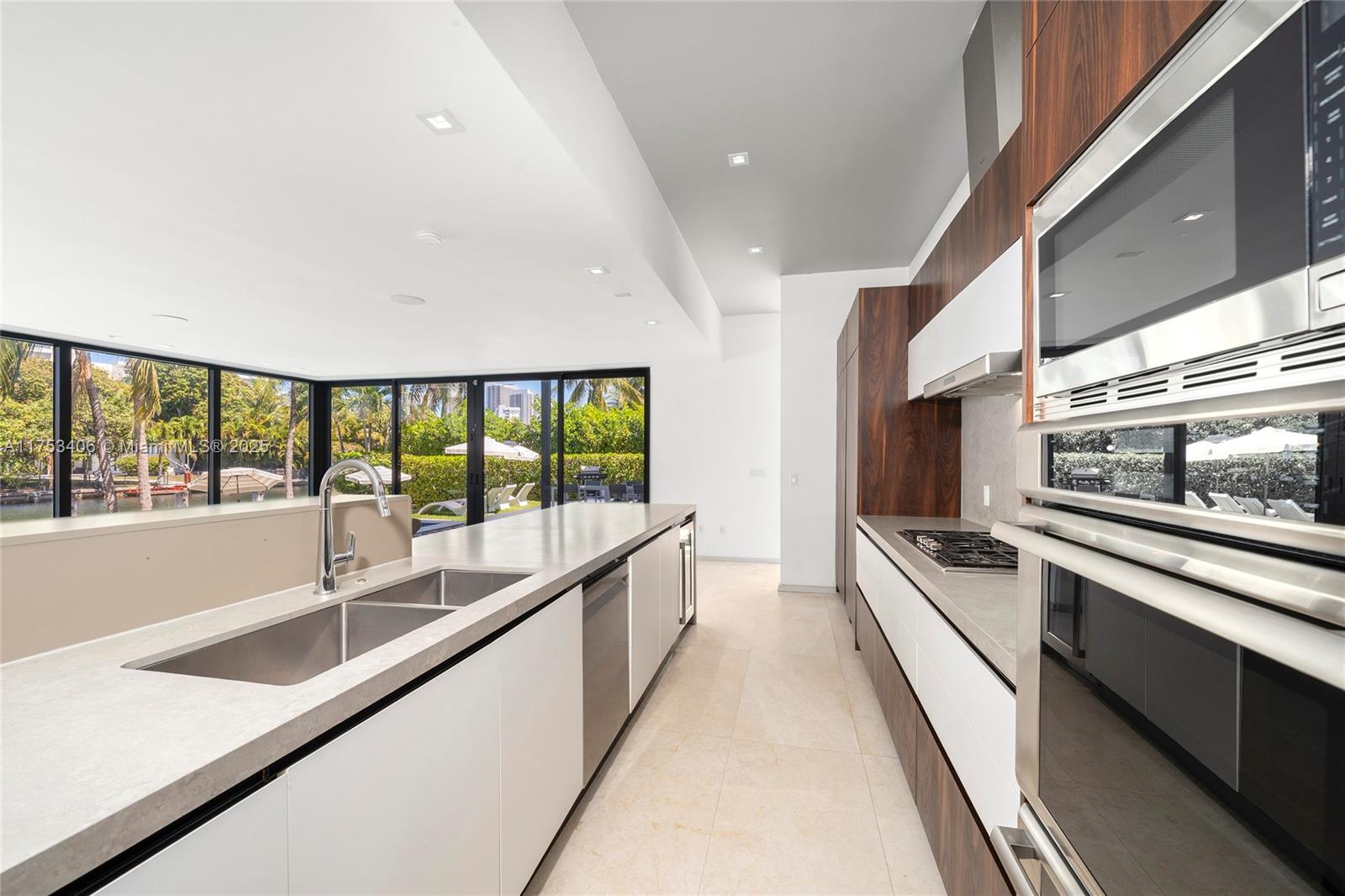 418 Sunset Dr, Hallandale Beach, Florida image 11