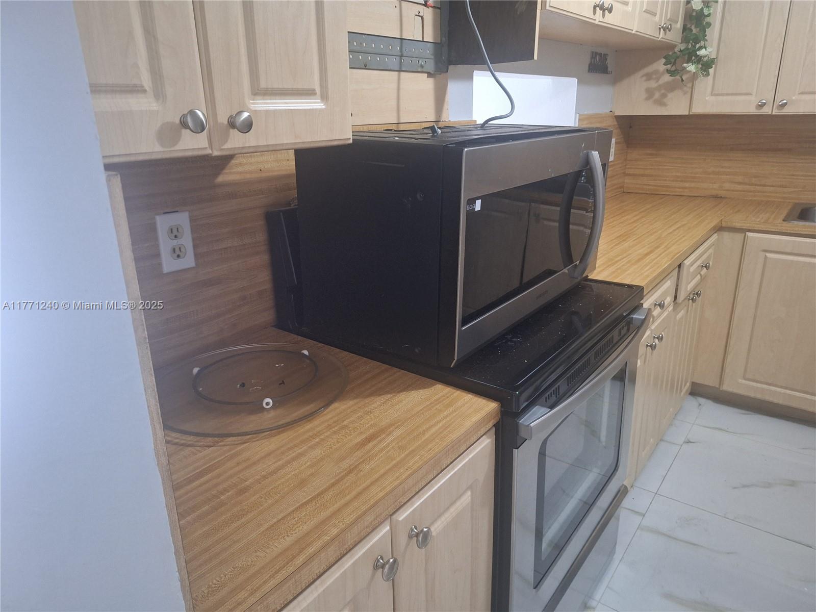 1480 W 46th St #208, Hialeah, Florida image 4
