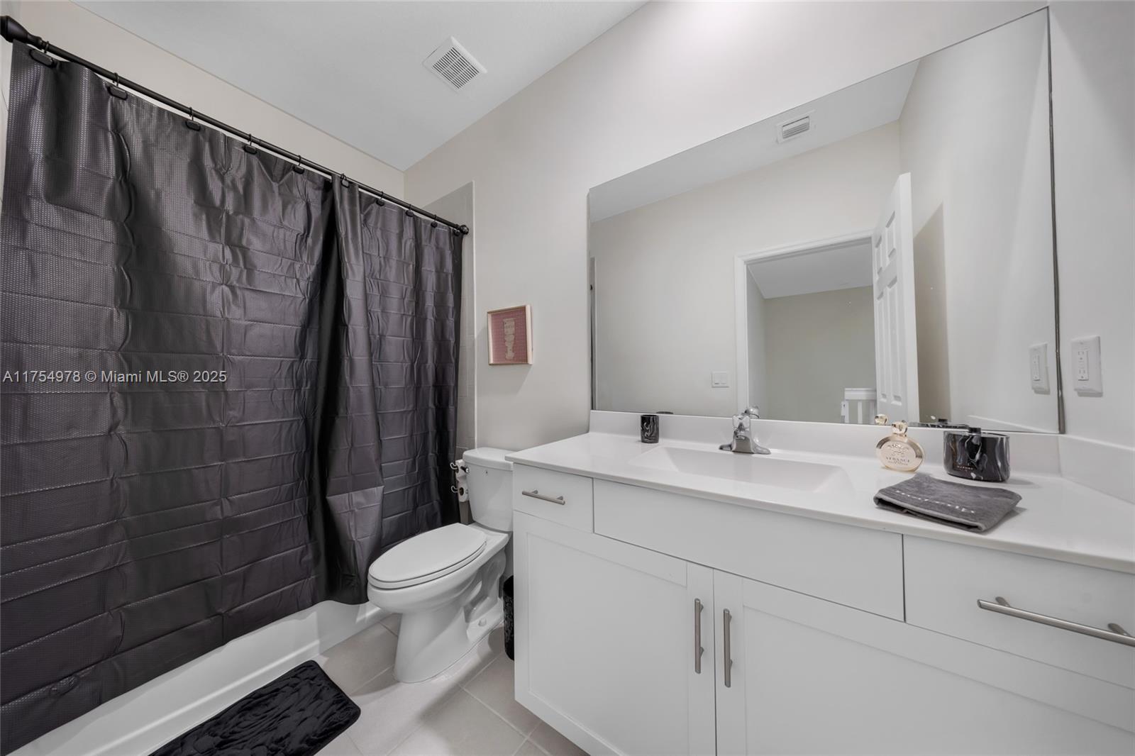 10568 W 32nd Ln, Hialeah, Florida image 17